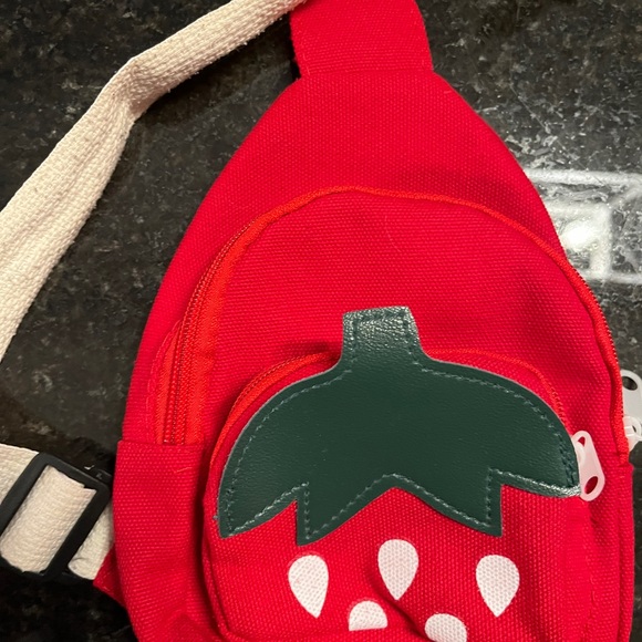 Strawberry small backpack - Picture 3 of 3